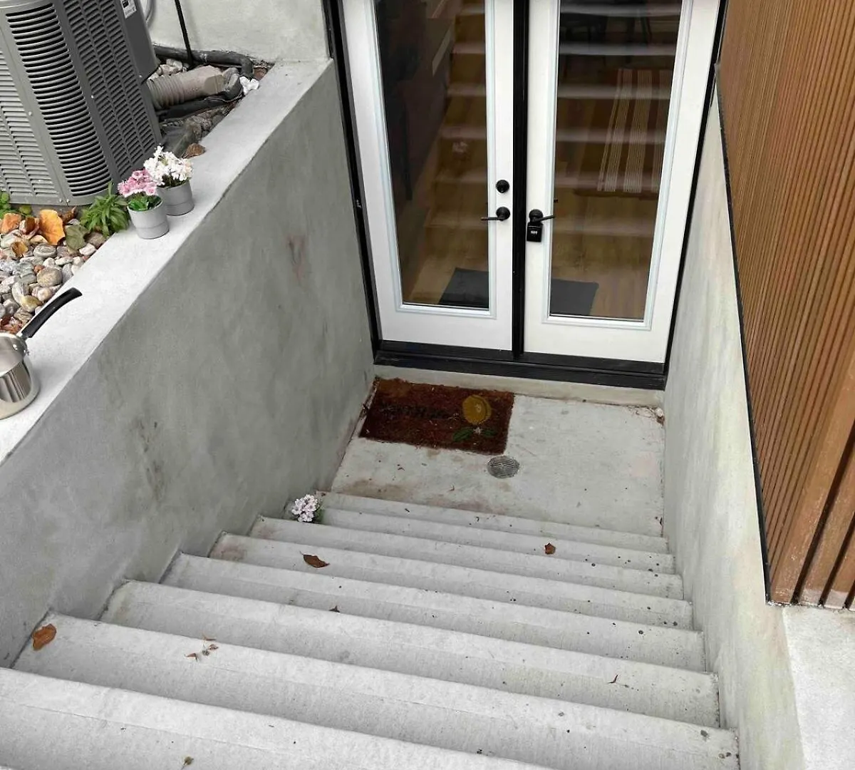 Modern New Apartment In Roncesvalles Toronto 0*,