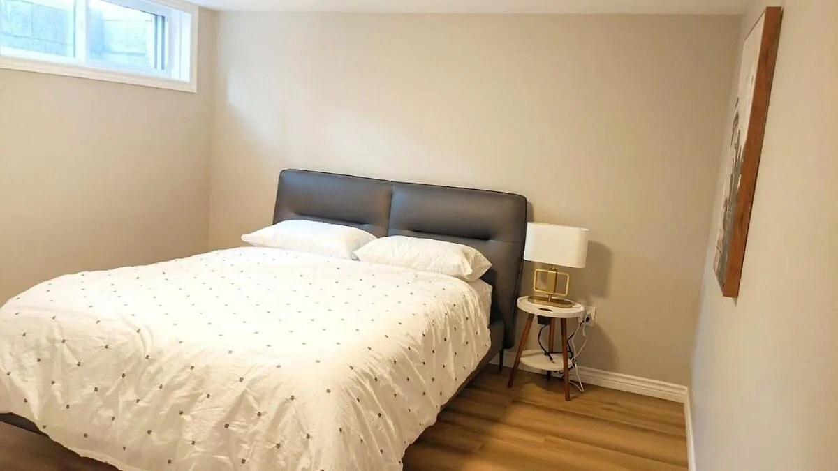Modern New Apartment In Roncesvalles Toronto Kanada
